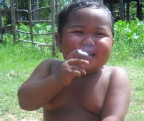 Copilul OBSEDAT DE FUMAT a făcut 8 ani. Cum arată puștiul care ”TRĂGEA” CU POFTĂ DIN 40 DE ȚIGĂRI PE ZI | GALERIE FOTO