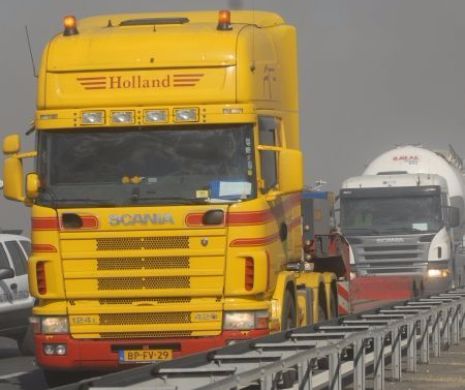 GREVĂ: Transportatorii vor circula zilnic, timp de o oră, cu maximum 30 km/h