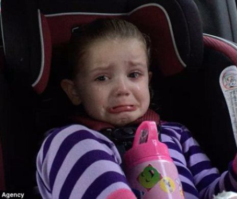 IMAGINI EMOȚIONANTE cu o fetiță de 4 ANI care plânge în HOHOTE după Obama! ”Îmi va lipsi!” | GALERIE FOTO și VIDEO
