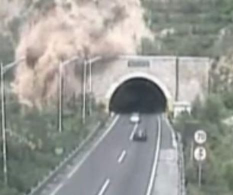 Imagini ÎNGROZITOARE în China. O stâncă de peste 40 de metri s-a prăbușit lângă un TUNEL în momentul în care mașinile treceau prin zonă | VIDEO ȘOCANT