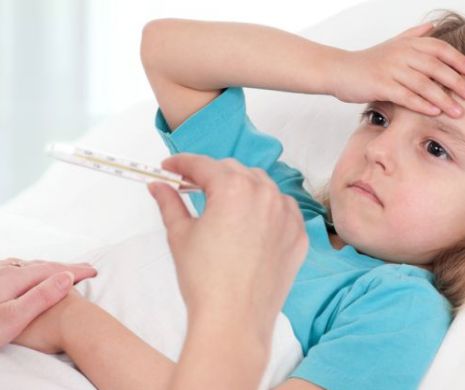Jumătate dintre părinții români tratează durerea și febra copiilor  cu medicamente nepotrivite vârstei lor