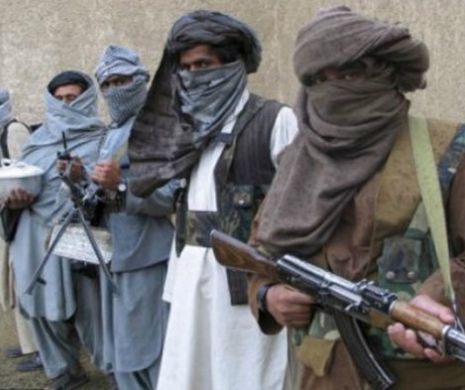 Mai mulți oficiali pakistanezi au fost RĂPIȚI de TALIBANI. Insurgenții au provocat aterizarea FORȚATĂ a aeronavei
