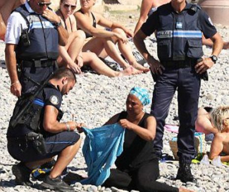 Musulmane, dezbrăcate cu forţa pe plajele de pe Coasta de Azur. Burkinii se vând însă ca pâinea caldă după toate dezbaterile şi controversele iscate