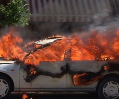 O maşină a EXPLODAT la FOCŞANI! Autorităţile spun că incendiul NU ar fi fost un ACCIDENT