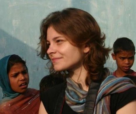 O româncă a ÎNFIINŢAT un PROIECT EDUCAŢIONAL în India, prin care îşi doreşte să ajute UN MILION de COPII