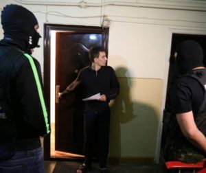 Polițiști de frontieră, PROTECTORII unei rețele de TRAFIC DE MIGRANȚI. Au fost prinși chiar de colegii lor I FOTO