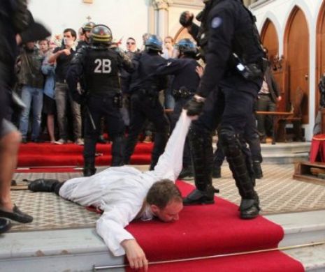 PREOŢI TÂRÂŢI de POLIŢIŞTI într-o Biserică din Franţa la o săptămână după ce un alt PREOT a fost DECAPITAT | VIDEO ŞOCANT