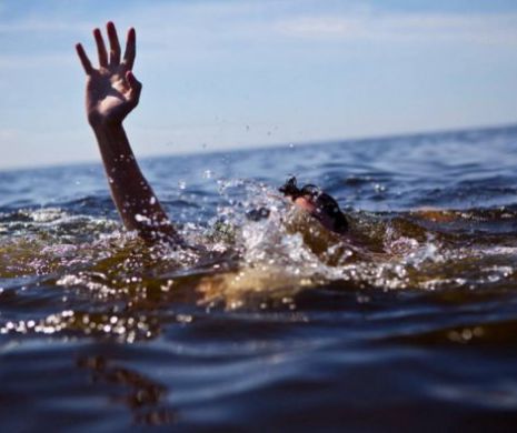 Tragedie la Eforie Nord! Un bărbat a MURIT încercând să își salveze fiica din apele mării