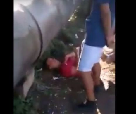 Umilinţele suferinte de un adolescent din Cluj-Napoca. Tânărul este bătut cu bestialitate de doi indivizi fără milă, în ciuda strigătelor sale de durere