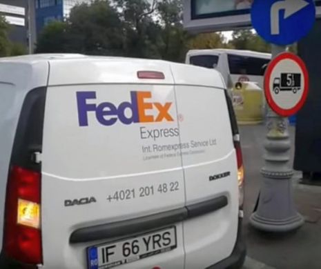 Un BIZON FedEx blochează CU TUPEU traficul în una dintre cele mai aglomerate intersecţii din Bucureşti. Reacţia acestuia, când e FILMAT şi întrebat de ce blochează traficul, este PUR ŞI SIMPLU INCREDIBILĂ | VIDEO