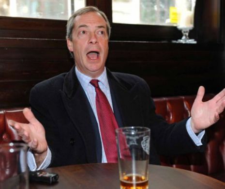 Beți criță, Nigel Farage și colegi importanți din Ukip s-au dezbrăcat și au înotat în pielea goală