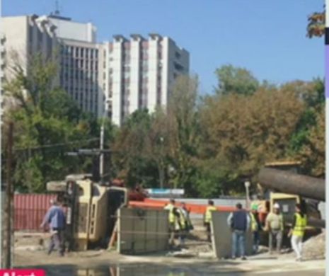 BREAKING NEWS: Maraca prăbușită în zona EROILOR din București. Omul care manipula utilajul este PRINS între fiarele contorsionate