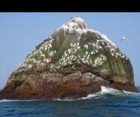Destinaţie de vacanţă IMPOSIBILĂ. Stânca Rockall, cea mai INACCESIBILĂ insulă din lume (FOTO)
