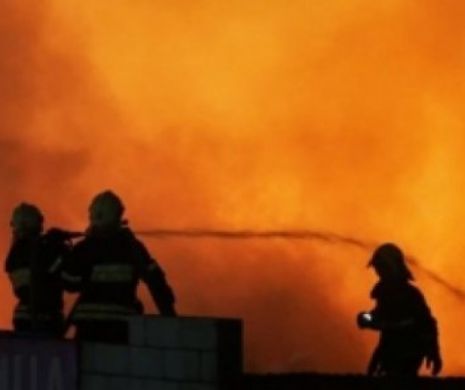 INCENDIU la o tabără de REFUGIAŢI din Grecia