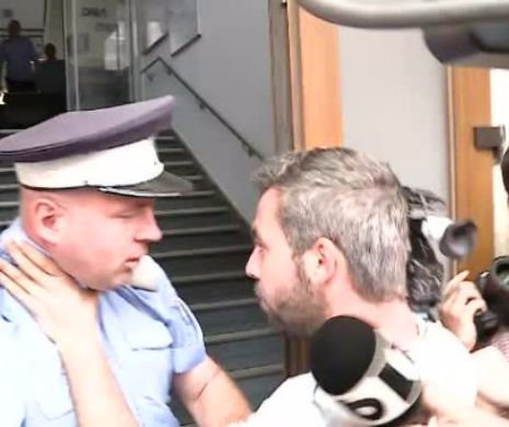 Incident in timpul vizitei lui Tariceanu la DNA. Un cameraman, bagat in sediu dupa ce i-a pus mana in gat unui politist