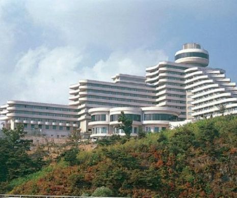 Kim Jong-un, în pragul apoplexiei. Ce spun turiștii despre hotelul de șase stele din Coreea de Nord: ” E mai rău ca la închisoare”. GALERIE FOTO