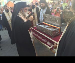 PELRINAJ IMPRESIONANT CU MÂNA DREAPTĂ A SFÂNTULUI NICOLAE LA MOINEȘTI ! Sfântul odor a ajuns şi la Oneşti | VIDEO