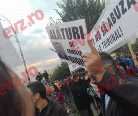 Protest la Parlament ÎMPOTRIVA lui Gabriel Oprea! Peste 1.500 de participanţi scandează: „Noi suntem escorta ta, te ducem la Rahova!” | FOTO
