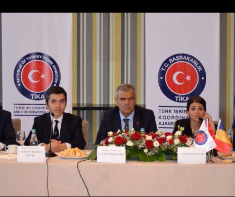 Vicepremierul Turciei, Veysi Kaynak, avertizează: “Vom anula diplomele profesorilor care acționează în străinătate în fundațiile lui Gulen”. Directorul Liceului Internațional de Informatică prof. Mustafa Bedir: “Sper ca Turcia să redevină o țară democrată