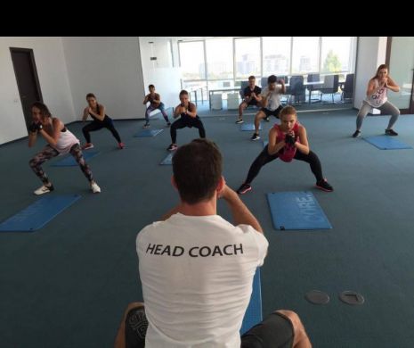 Campionul la gimnastică Florin Neby propune „pauza de sport” la birou prin programul BecomeFit Corporate