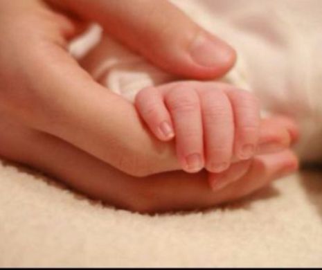 Caz ȘOCANT la Spitalul din Alba: Un bebeluș a ajuns la spital cu o GAURĂ ÎN MÂNĂ după ce a pățit ceva INCREDIBIL