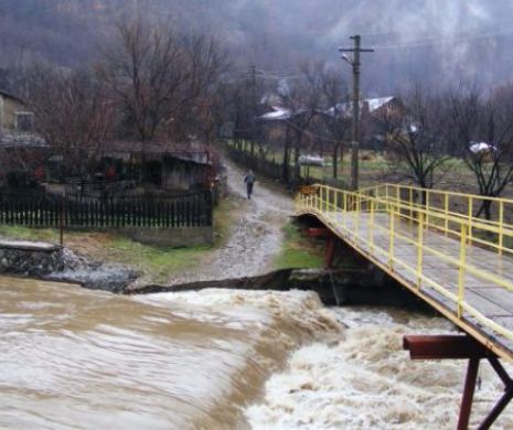 COD GALBEN de inundaţii. Furia naturii va dezlănţui ALTE PUHOAIE ÎN ROMÂNIA. S-a schiţat HARTA JUDEŢELOR afectate