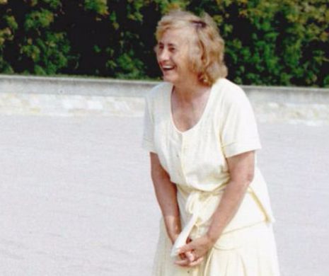 Elena Ceaușescu a schimbat AMANȚII pe BANDĂ RULANTĂ. Nicolae Ceaușescu se afla în închisoare, iar TOVARĂȘA nu a EZITAT să CALCE STRÂMB. Se IUBEA cu un SOLDAT GERMAN. Cine a fost PERSONAJUL care i-a ZDROBIT INIMA?