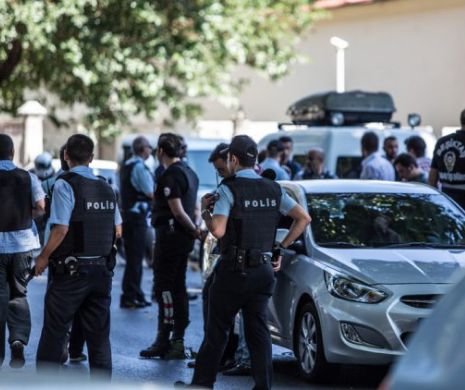 EPURĂRILE continuă în Turcia! APROAPE 13.000 de POLIŢIŞTI au fost SUSPENDAŢI din funcţie