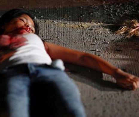 Fotografii ȘOCANTE ce arată fața neștiută a RĂZBOIULUI împotriva DROGURILOR din Filipine! CADAVRE zac întinse pe străzi în BĂLȚI DE SÂNGE iar asasinii sunt îndemnați la atacuri chiar de către PREȘEDINTE! Imagini cu puternic IMPACT EMOȚIONAL