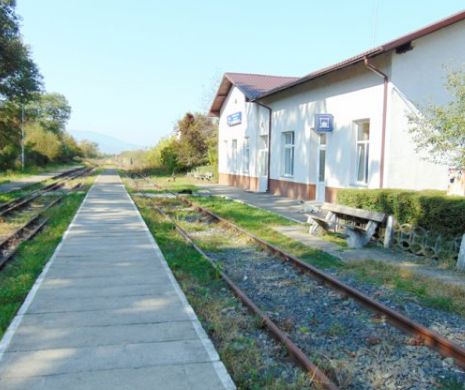 Gara din Romania prin care nu mai trece niciun tren de 8 ani, dar are 4 angajati si a fost renovata cu 1 milion de euro