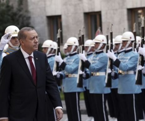 Guvernul turc continuă arestările și demiterile