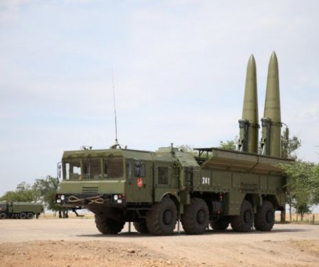 India se înarmează. Va cumpăra sisteme de rachete balistice rusești S-400 Triumf, va asambla elicoptere Kamov 226T și va achiziționa patru fregate militare