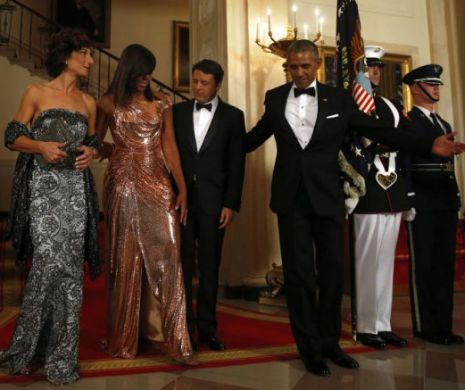 Michelle Obama a făcut senzaţie cu o rochie Versace la ultimul dineu de stat de la Casa Albă