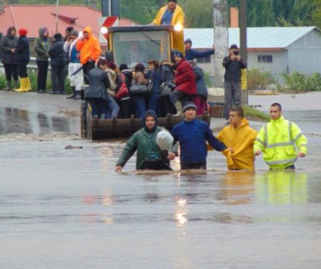 MOBILIZARE GENERALĂ. Arhiepiscopia Dunării de Jos ajută sinistraţii din judeţul Galaţi. ÎPS Casian i-a vizitat pe cei afectaţi de inundaţii