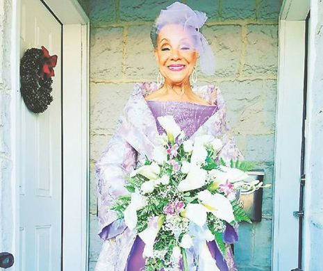 O bunicuță s-a măritat la 86 de ani, într-o rochie creație proprie