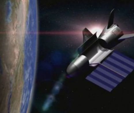 Un satelit MISTERIOS se rotește în jurul Pământului. Este ghidat de armata SUA