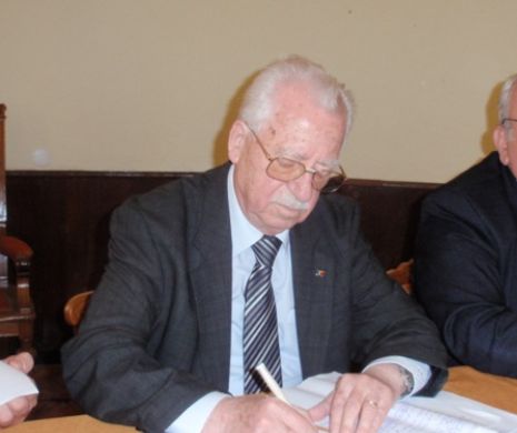 Vicepreşedintele Consiliului Judeţean Vâlcea s-a ÎNCLINAT în faţa fostului şef al SECURITĂŢII, Iulian VLAD