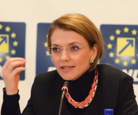 Alina Gorghiu, după ce Dacian Cioloş a PARTICIPAT la MITINGUL PNL şi apare pe AFIŞELE ELECTORALE: „Prim-ministrul NU va fi parte activă a acestei campanii!”
