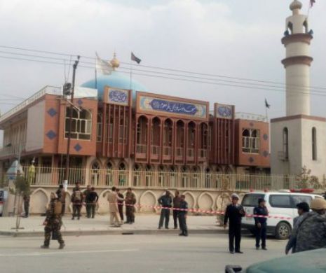Atac cu bombă la o moschee șiită, soldat cu zeci de morți și răniți