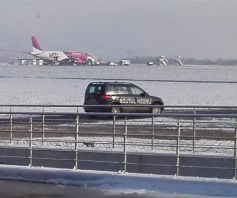 Avion ACROȘAT de o CISTERNĂ pe un IMPORTANT AEROPORT din România. Pasagerii au fost EVACUAȚI de URGENȚĂ