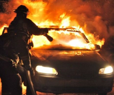 BREAKING NEWS: Mașină în flăcări pe Autostrada Soarelui. Pompierii intervin de urgență