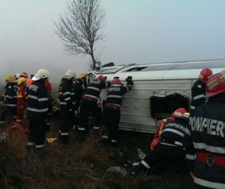 BREAKING NEWS. UCIȘI DE CEAȚĂ. TREI PERSOANE au murit și 18 au fost rănit într-un accident grav produs pe DN2