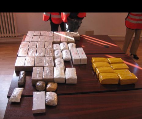 Condamnări grele pentru TRAFIC DE DROGURI, 30 kilograme de COCAINĂ în valoare de 3 milioane de euro
