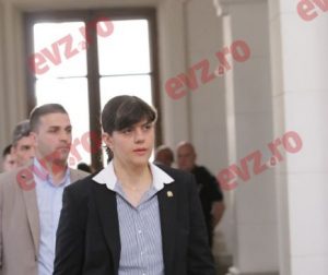 Informațiile compromițătoare despre șefa DNA, în publicații de renume. „Va fi o știre mare. Le este foarte frică de media din afara României pentru că nu o pot controla. Hai să folosim Euronews”.