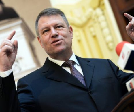 Iohannis SE DEZLĂNŢUIE ÎN CONCEDIU şi provoacă râsul instantaneu. Şeful statului este vedetă în “Bancul zilei“