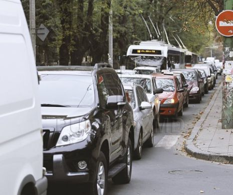 NEWS ALERT: Traficul din capitală, BLOCAT din cauza unui ACCIDENT GROAZNIC între un TRAMVAI și o mașină