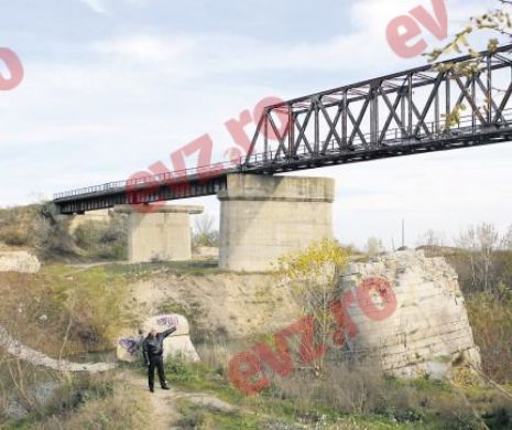 Ultimul tren a trecut Argeșul pe podul de la Grădiștea acum 11 ani. 14 miniștri n-au fost în stare să repare viaductul făcut de Cuza