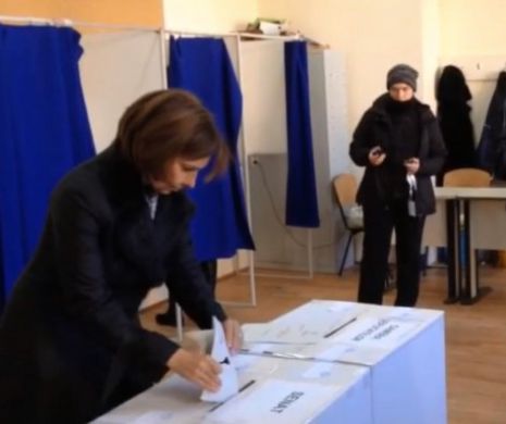 Carmen Iohannis își așteaptă soțul acasă, de alegeri