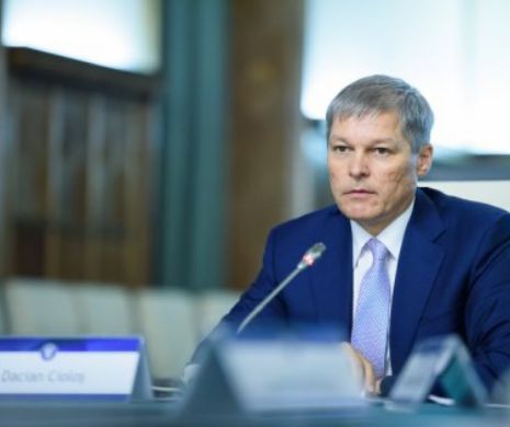 Dacian Cioloş îi ia apărarea Ministrului Sănătăţii în scandalul transplanturilor: "Nu este vina lui Vlad Voiculescu că are curajul să spună lucrurile pe nume!"