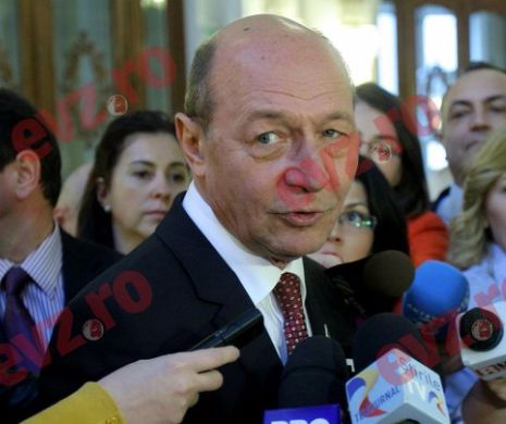 DIALOGUL FABULOS între Traian Băsescu și Elena Udrea. Ce i-a trimis acesteia pe telefon liderul PMP